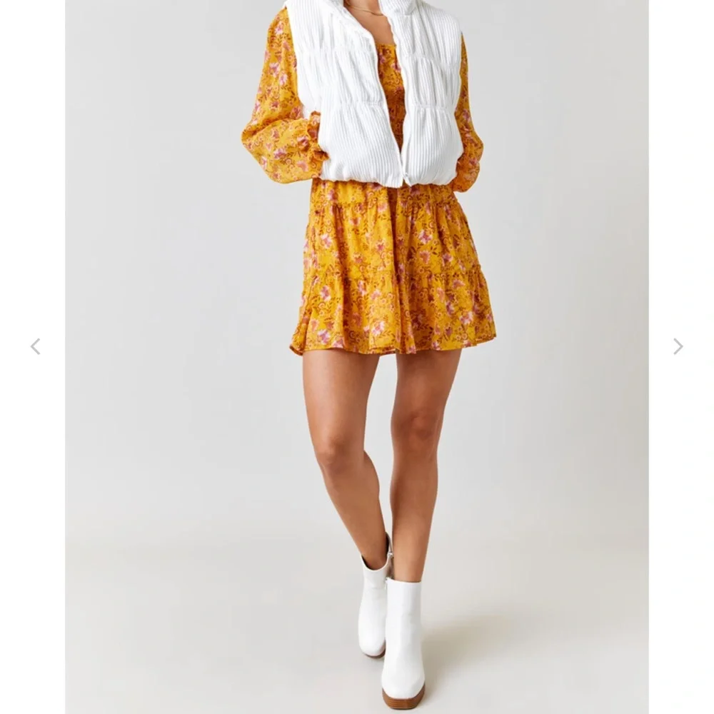 NEW FRANCESCA’S CODY FLORAL SMOCKED MINI DRESS - Picture 3 of 6